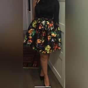 Floral pleated skirt - size m